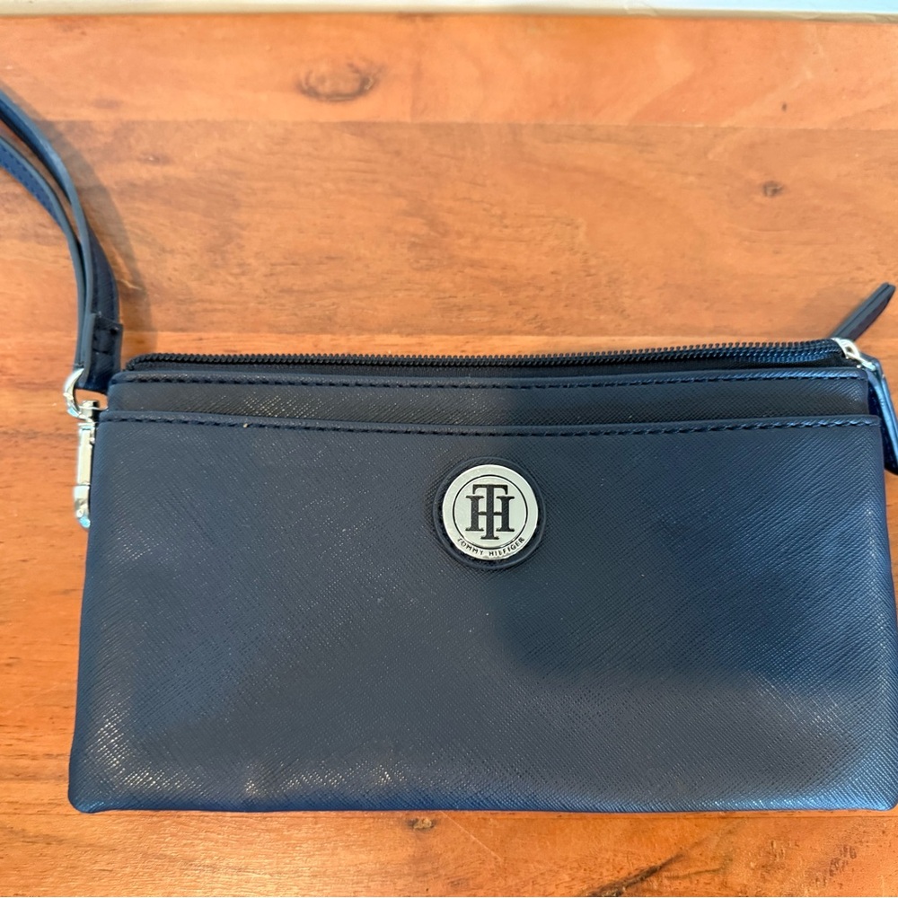 Tommy Hilfiger Black Wristlet excellent condition multiple compartments